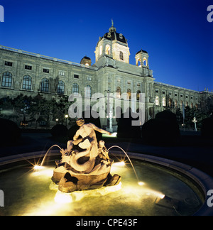 Il Museo di Storia Naturale di notte, Maria Theresien Platz, Vienna, Austria, Europa Foto Stock
