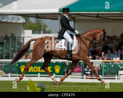 Sinead Halpin e Manoir De Carneville - Il 2° giorno di dressage, Land Rover Burghley Horse Trials 2011. Stamford REGNO UNITO Foto Stock