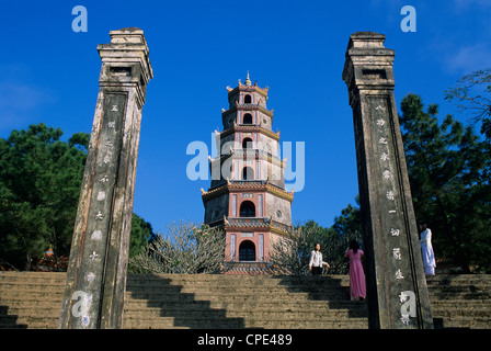 Thien Mu Pagoda (Pagoda buddista della celeste signora) (celeste signora Pagoda), tonalità North Central Coast, Vietnam, Indocina Foto Stock