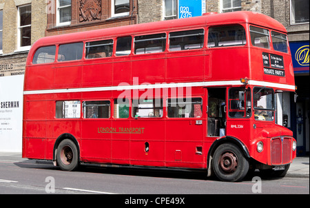 A metà cabina double decker bus, Londra, Inghilterra, Regno Unito. Foto Stock