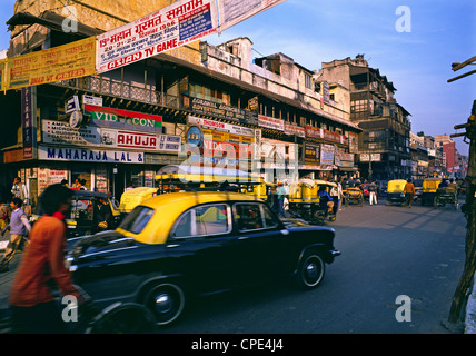 Vivace Chandni Chowk la strada principale di Vecchia Delhi, capitale dell'India. Foto Stock