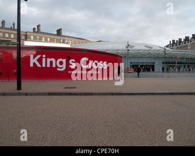 King Cross per firmare presso il recentemente rinnovato di King Cross Stazione ferroviaria Londra Inghilterra REGNO UNITO Foto Stock