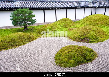 Zen tradizionale ghiaia rastrellata giardino, Hojo Hasso (Zen) Giardino, Tofuku-ji, Kyoto, Giappone, Asia Foto Stock