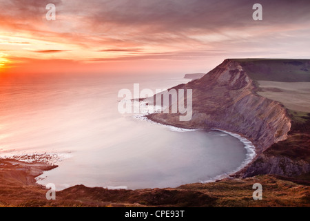 Un bellissimo tramonto su Chapman's Pool sul Dorset la Jurassic Coast, Dorset, England, Regno Unito, Europa Foto Stock