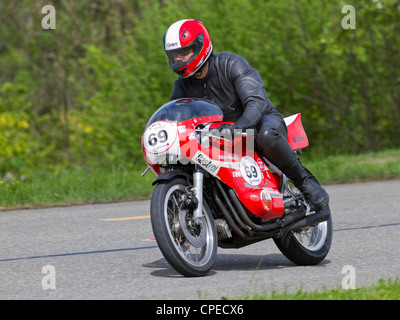 MUTSCHELLEN, Svizzera - 29 aprile: moto Vintage Walther-Honda 500 quattro dal 1974 sul display al Grand Prix in Mutschellen, S Foto Stock