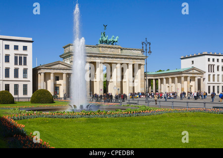 La Porta di Brandeburgo, quadrato, Pariser Platz, primavera, Berlino, Germania, Europa Foto Stock