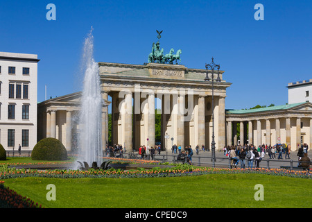 La Porta di Brandeburgo, quadrato, Pariser Platz, primavera, Berlino, Germania, Europa Foto Stock