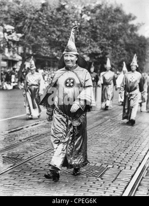Il dott. H.W. Evans, Imperial Wizard del Ku Klux Klan, portando il suo KKK parata tenutasi a Washington D.C., Settembre 1926 Foto Stock