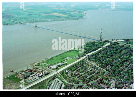 Obliqua di vista aerea del ponte Humber humber bridge prese guardando a nord est con la torre sud sul lato destro Foto Stock