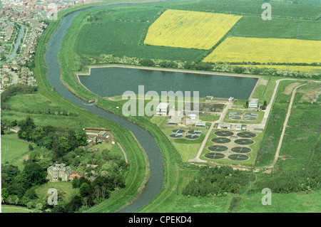 Obliqua di vista aerea del nord carena riportante impianti di depurazione delle acque adiacenti al fiume scafo che ora è stata demolita per alloggiamento Foto Stock