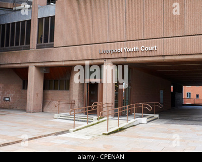 Ingresso alla gioventù di Liverpool corte, parte della regina Elisabetta II tribunali in Liverpool Regno Unito Foto Stock