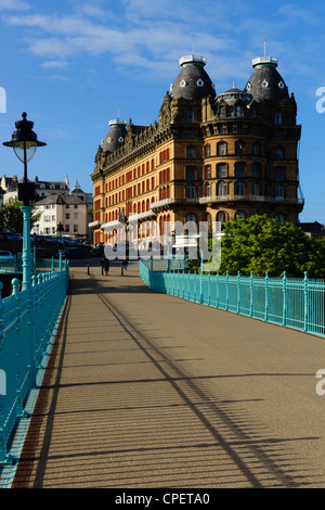 Scarborough, nello Yorkshire, Grand Hotel St Nicholas Cliff, il più grande hotel Vittoriano in Europa. Vista dal south Valley Bridge. Foto Stock