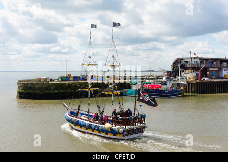 Bridlington, East Yorkshire porto di pesca e di villeggiatura - Pirate escursione in barca e porto. Foto Stock