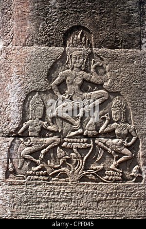 Ornato bassorilievi a Angkor Thom, Cambogia Foto Stock