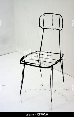 In feltro nero sedia in camera bianca di analogia 003 progetto al Fuorisalone 2012 nella zona di Lambrate. Milano, Lombardia. Italia Foto Stock