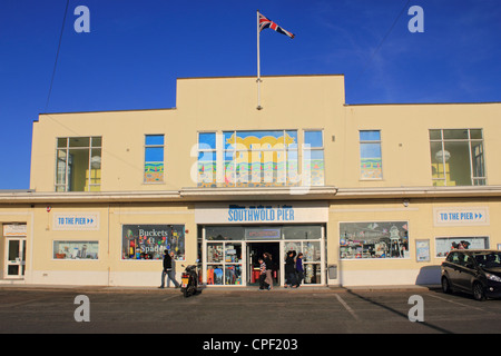 Il Molo e arcade entrata a Southwold Inghilterra Suffolk REGNO UNITO Foto Stock