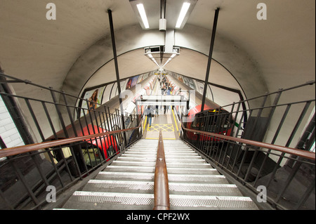 Clapham Common la stazione della metropolitana di Londra, Inghilterra, Regno Unito Foto Stock