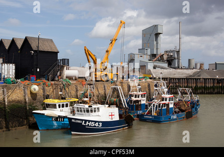 Barche da pesca in porto a Whitstable Foto Stock