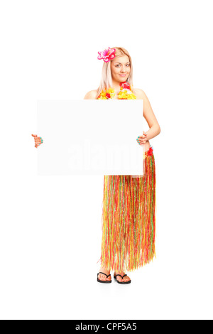 Immagini Stock - Lunghezza Ritratto Completo Di Una Attraente Giovane Donna  Vestita In Un Cocktail Costume Hawaiano Potabile Isolato Su Sfondo Bianco.  Image 13525860