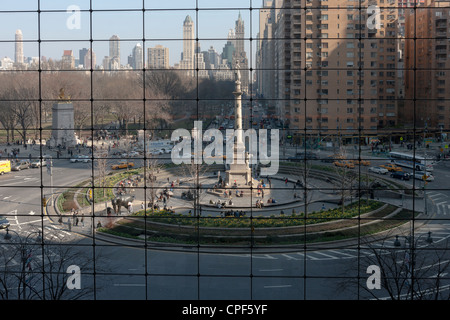 Una vista di Columbus Circle dall'interno del Time Warner Center di New York City. Foto Stock