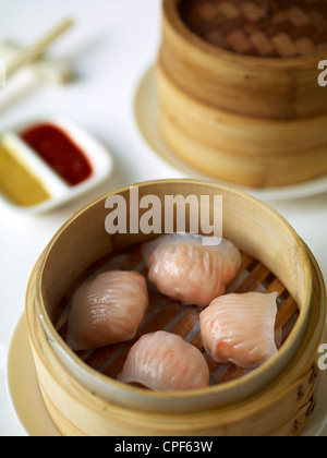 Har Gow, o gamberetti gnocco, uno dei piatti più popolari in cinese Dim Sum. Foto Stock