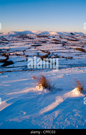 Inverno vista da Jeffrey Hill, Longridge cadde sopra la valle del fiume alto per la Bowland Fells Foto Stock