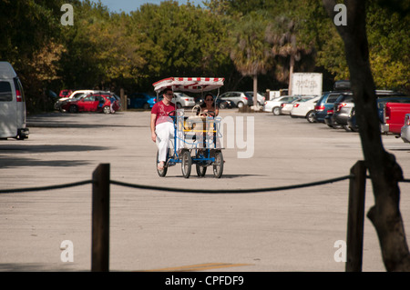 Voglia di golf cart in Key Biscayne Florida. Foto Stock