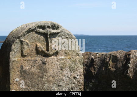 Pietra tombale di mare in St Monans Chiesa, Fife, Scozia Foto Stock
