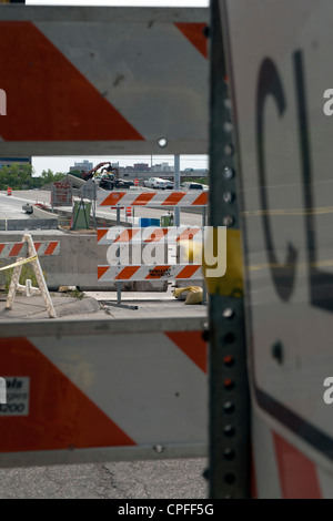 Barricate per bloccare la rampa è crollato 35W bridge Foto Stock