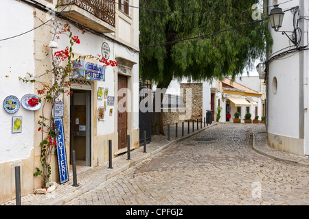 Tradizionale negozio di ceramiche nella città terrestre di Loule, Algarve, PORTOGALLO Foto Stock