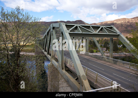 Ballachulish ponte sopra il si restringe tra Loch Leven e loch linnhe portante la a82 road Highlands della Scozia uk Foto Stock