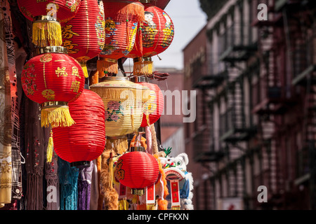 Cinese lanterne di carta Display, Chinatown, NYC Foto Stock