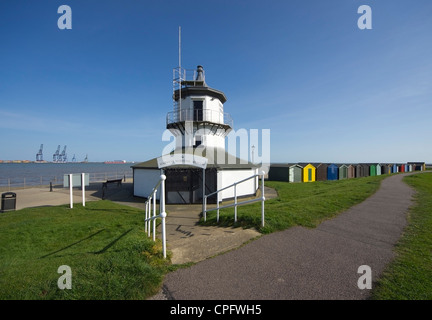 Il vecchio faro basso sul lungomare di Harwich ospita un Museo Marittimo Foto Stock