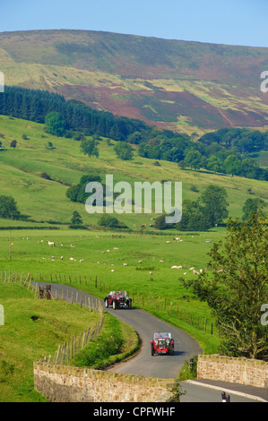 Auto d'epoca nei pressi di Ponte Burholme foresta di Bowland Lancashire Inghilterra Foto Stock