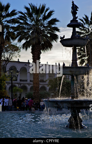 Fontana, Plaza de Armas, Arequipa, Perù Foto Stock