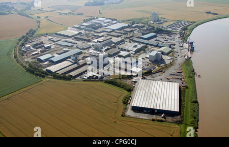 Vista aerea di Flixborough Industrial Estate e il suo molo sul Fiume Trent, vicino a Scunthorpe, Lincolnshire Foto Stock