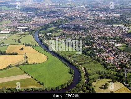Vista aerea di Fulford rali e il fiume Ouse guardando verso nord in direzione di York Foto Stock