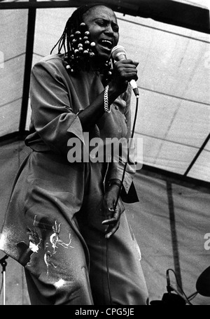 Makeba, Miriam, 4.3.1932 - 9.11.2008, cantante sudafricano, mezza lunghezza, durante la performance, 1960s anni, Foto Stock