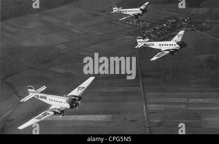 Trasporto / trasporto, aviazione, aerei, tre Junkers Ju 52, volo, 1930, , diritti aggiuntivi-clearences-non disponibile Foto Stock