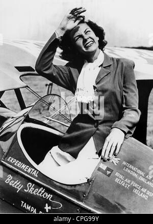 Skelton Erbe, Betty, 28.6.1926 - 31.8.2011, pilota e collaudatore americano, a mezza lunghezza, nell'abitacolo del suo aereo, Gran Bretagna, 1948, Foto Stock