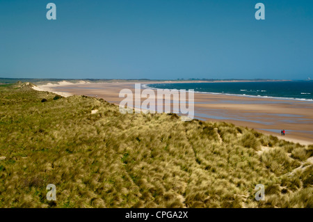 Camminando sulla spiaggia Foto Stock