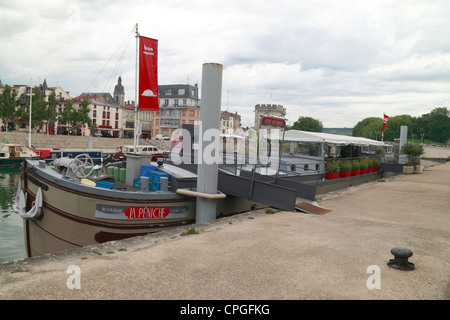 La Peniche riverboat ristorante in Quai de la Repubblica, Verdun, Meuse, Lorena, Francia. Foto Stock