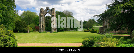 Le rovine e i giardini di Little Walsingham Abbey, North Norfolk, Inghilterra, Regno Unito Foto Stock