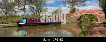 Un narrowboat in lockgates a Foxton si blocca sul Grand Union Canal, Leicestershire, Inghilterra; Gran Bretagna; Regno Unito Foto Stock