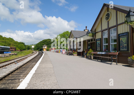 Bolton Abbey Stazione ferroviaria piattaforma, Bolton Abbey, North Yorkshire, Inghilterra, Regno Unito Foto Stock