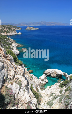 Costa frastagliata vicino Istron Kalo Horio, Agios Nikolaos, Golfo di Mirabello, Lassithi, Creta, Grecia, Mediterraneo, Europa Foto Stock