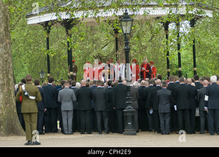 Cavalleria combinato di vecchi compagni e Associazione parade Hyde Park Londra UK. Il servizio in Hyde Park Band Stand. HOMER SYKES Foto Stock