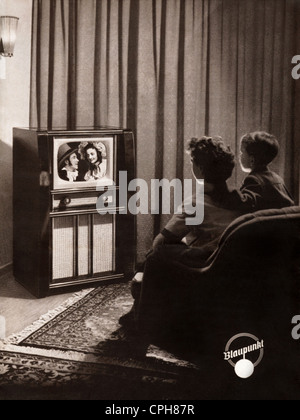 Pubblicità, trasmissione, televisore Blaupunkt F 3053, con cinescopio da 43 centimetri, con radio incorporata per ricezione VHF, prezzo originale 1953: 1598 DM, Germania, 1953, diritti aggiuntivi-clearences-non disponibile Foto Stock