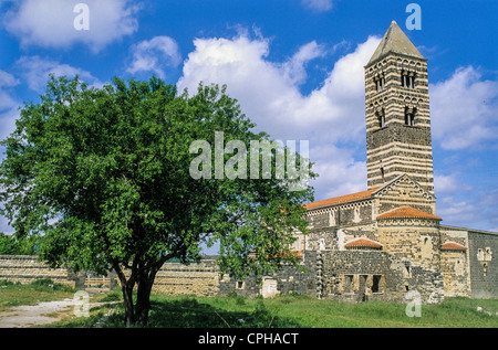 Europa Italia Sardegna Provincia di Sassari Codrongianos Basilica dei SS. Trinità di Saccargia Foto Stock