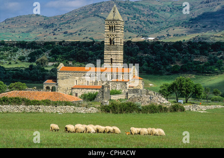 Europa Italia Sardegna Provincia di Sassari Codrongianos Basilica dei SS. Trinità di Saccargia Foto Stock